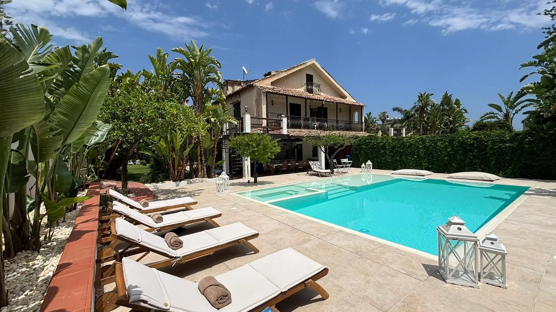 Villa Elisa Fontane Bianche 0*,  Italy